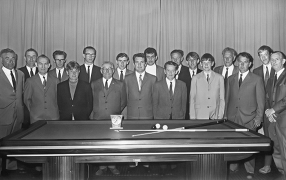 Biljartvereniging  “Onder Ons” omstreeks 1970